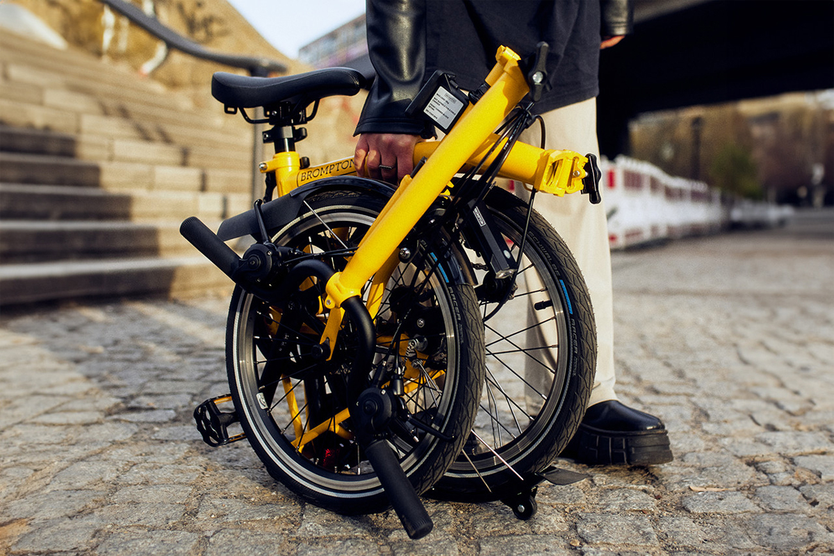 Brompton C Line Explore 2025 12 Speed | Mid Bar | Matte Black