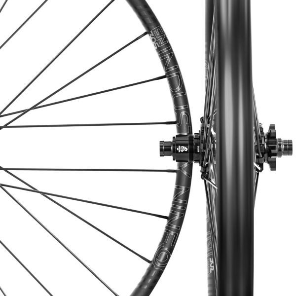 Industry Nine Hydra Enduro Boost 305 V3 27.5 Wheelset | Sram XD | Black Hub