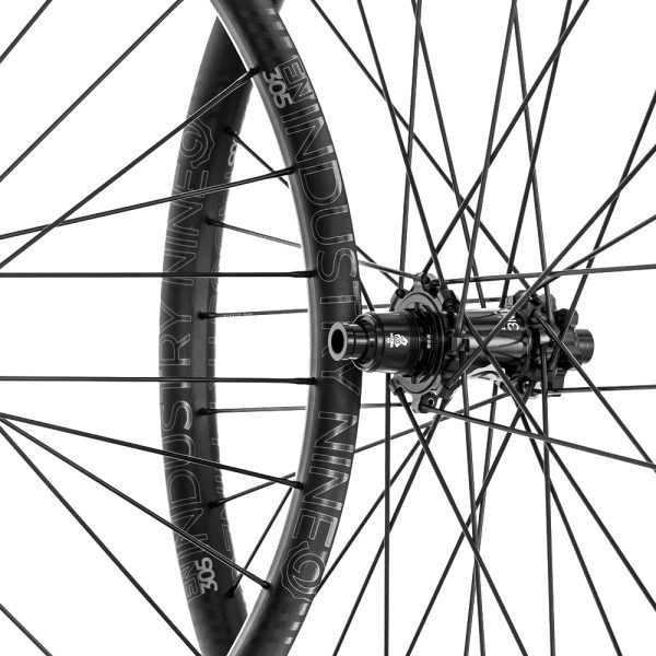 Industry Nine Hydra Enduro Boost 305 V3 27.5 Wheelset | Sram XD | Black Hub