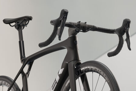 Trek_Madone_SL_6_AXS_Gen_8_Black_2