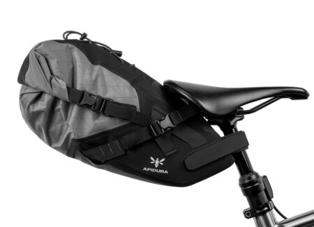 apidura-backcountry-saddle-pack-6l-on-bike-1