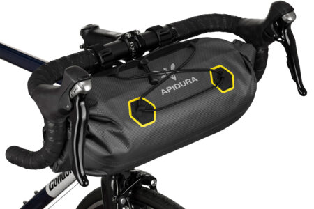 apidura-expedition-handlebar-pack-9l-on-bike-2-hires