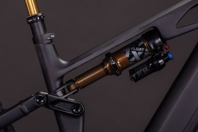 Cube_Reaction_Stereo_Hybrid_One44_HPC_AT_800_Black_4_V2