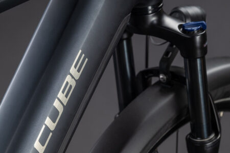 Cube_Touring_Hybrid_One_600_Coal_3