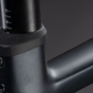 Cube_Touring_Hybrid_One_600_Coal_4 Cube_Touring_Hybrid_One_600_Coal_4