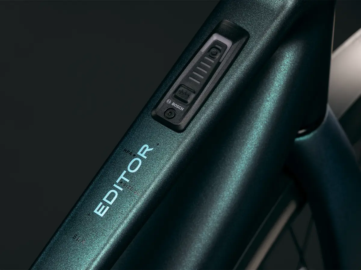 Editor_Hybrid_SLX_400X_FE_Trapeze_Glitterteal_3