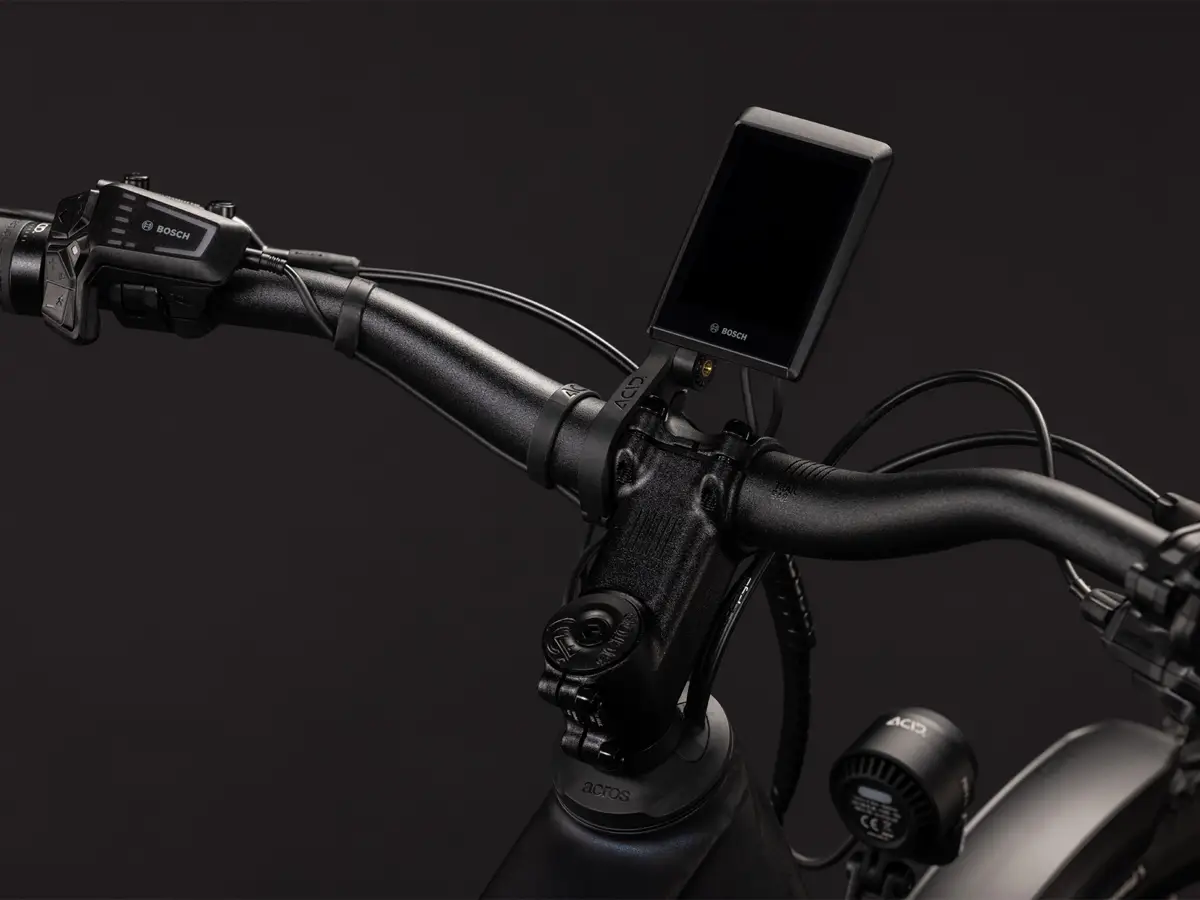 Kathmandu_Hybrid_Pro_800_400X_Liquidsteel_3