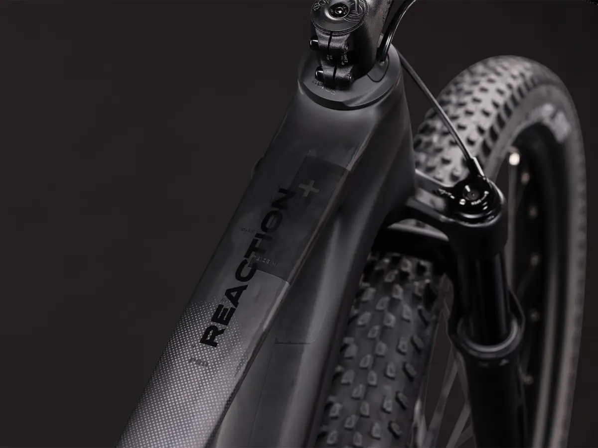 Reaction_C62_Pro_Black_2
