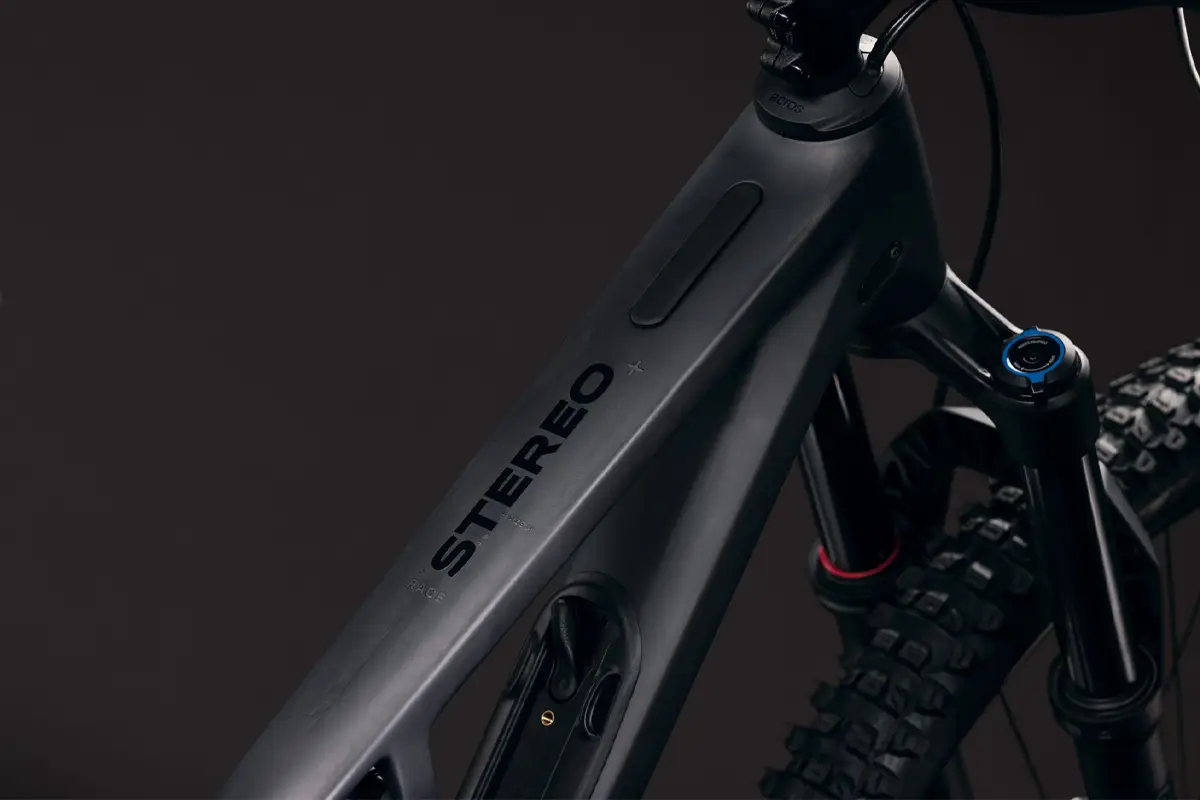 Stereo_HPC_Race_Carbonblack_2