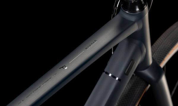 2025 Cube Nuroad Pro : Night : L (58cm)