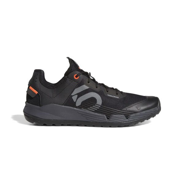EE8889_1_FOOTWEAR_Photography_Side-Lateral-Center-View_white