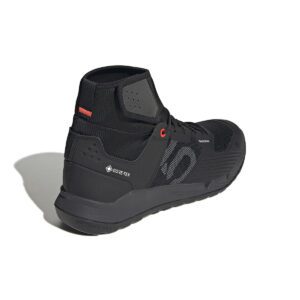 S29146_7_FOOTWEAR_Photography_Back-Lateral-Top-View_white