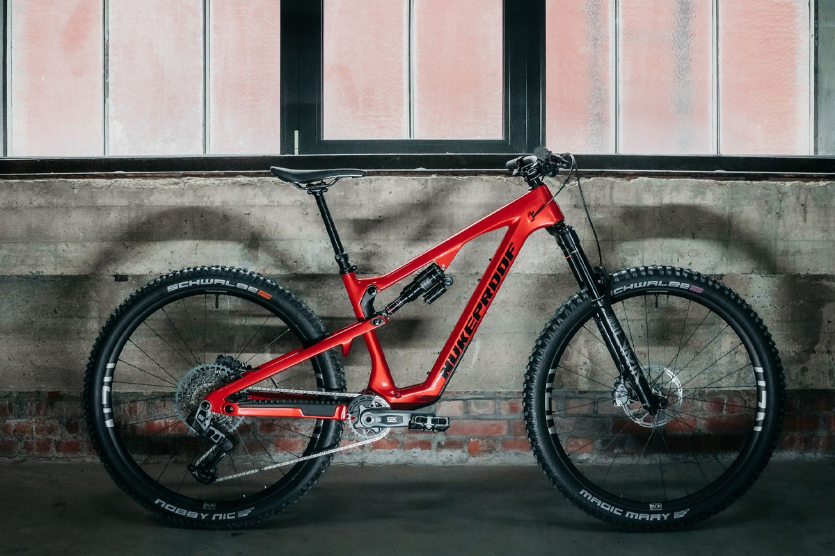 Reactor_290_Carbon_Red_2