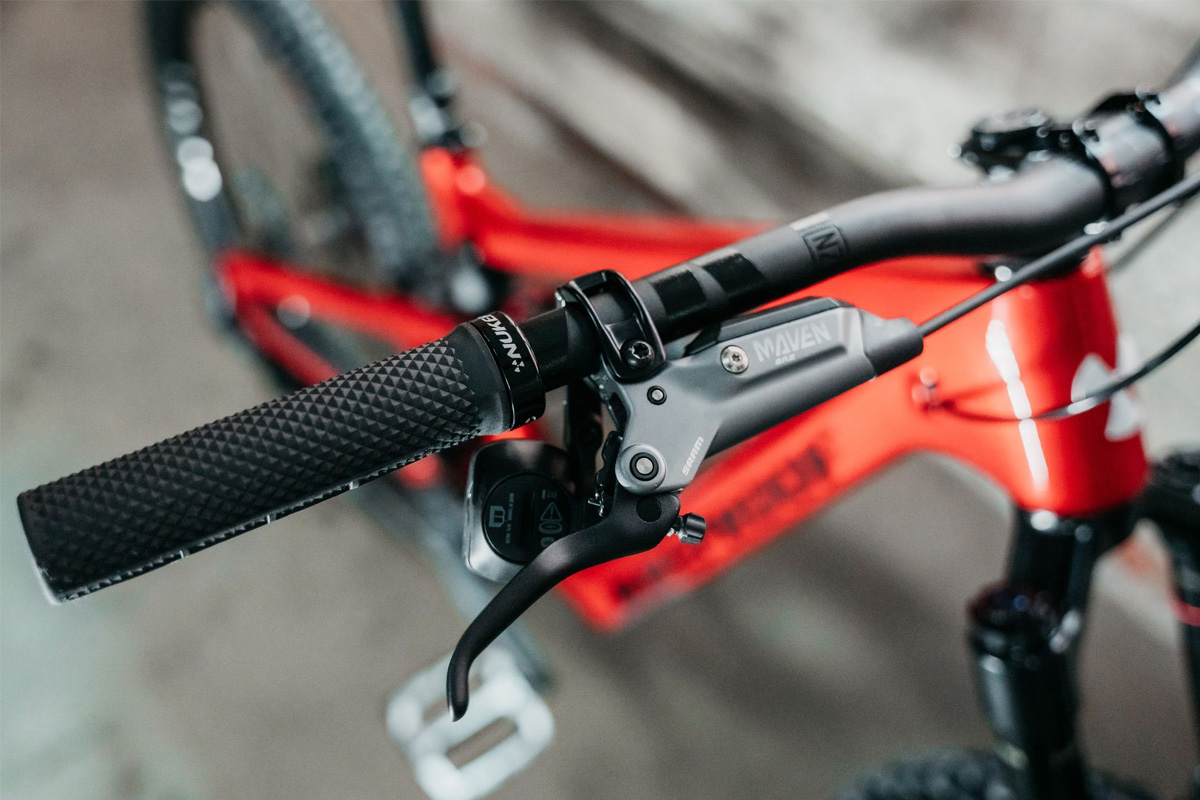 Reactor_290_Carbon_Red_4