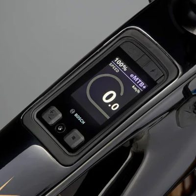 Kiox_400c_Screen_Surround_Whyte_2